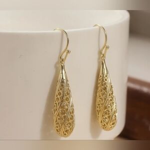 ♥️ D 5 / $20 Elegant Gold Filgree Teardrop Earrings